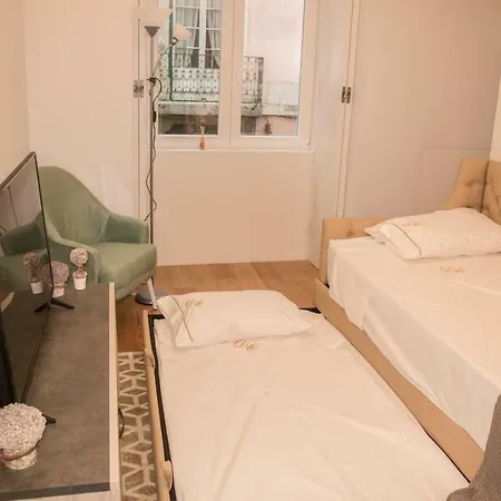 Apartament Dc 2 *